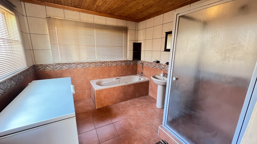 4 Bedroom Property for Sale in Langenhovenpark Free State